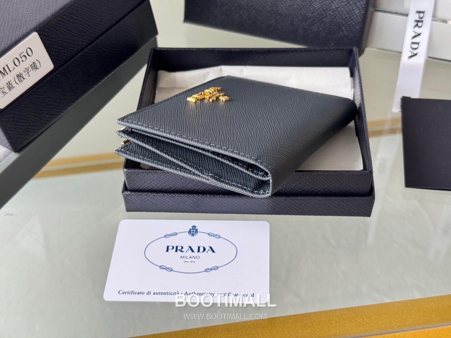 Prada Saffiano Leather Compact Wallet with Snap Closure Card Slot Detail 프라다 사피아노 레더 스냅 클로저 카드슬롯 반지갑 1ML050 10cm 4