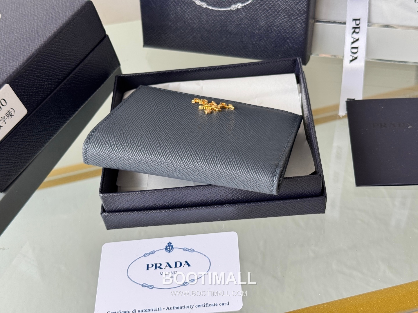 Prada Saffiano Leather Compact Wallet with Snap Closure Card Slot Detail 프라다 사피아노 레더 스냅 클로저 카드슬롯 반지갑 1ML050 10cm 5