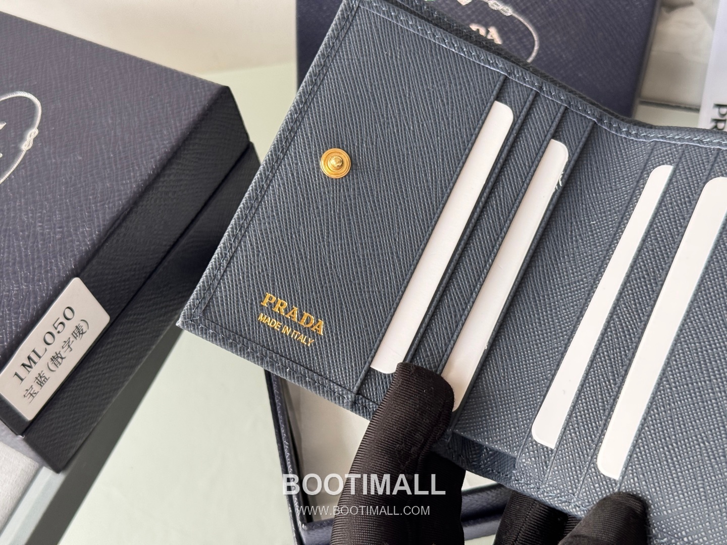 Prada Saffiano Leather Compact Wallet with Snap Closure Card Slot Detail 프라다 사피아노 레더 스냅 클로저 카드슬롯 반지갑 1ML050 10cm 9