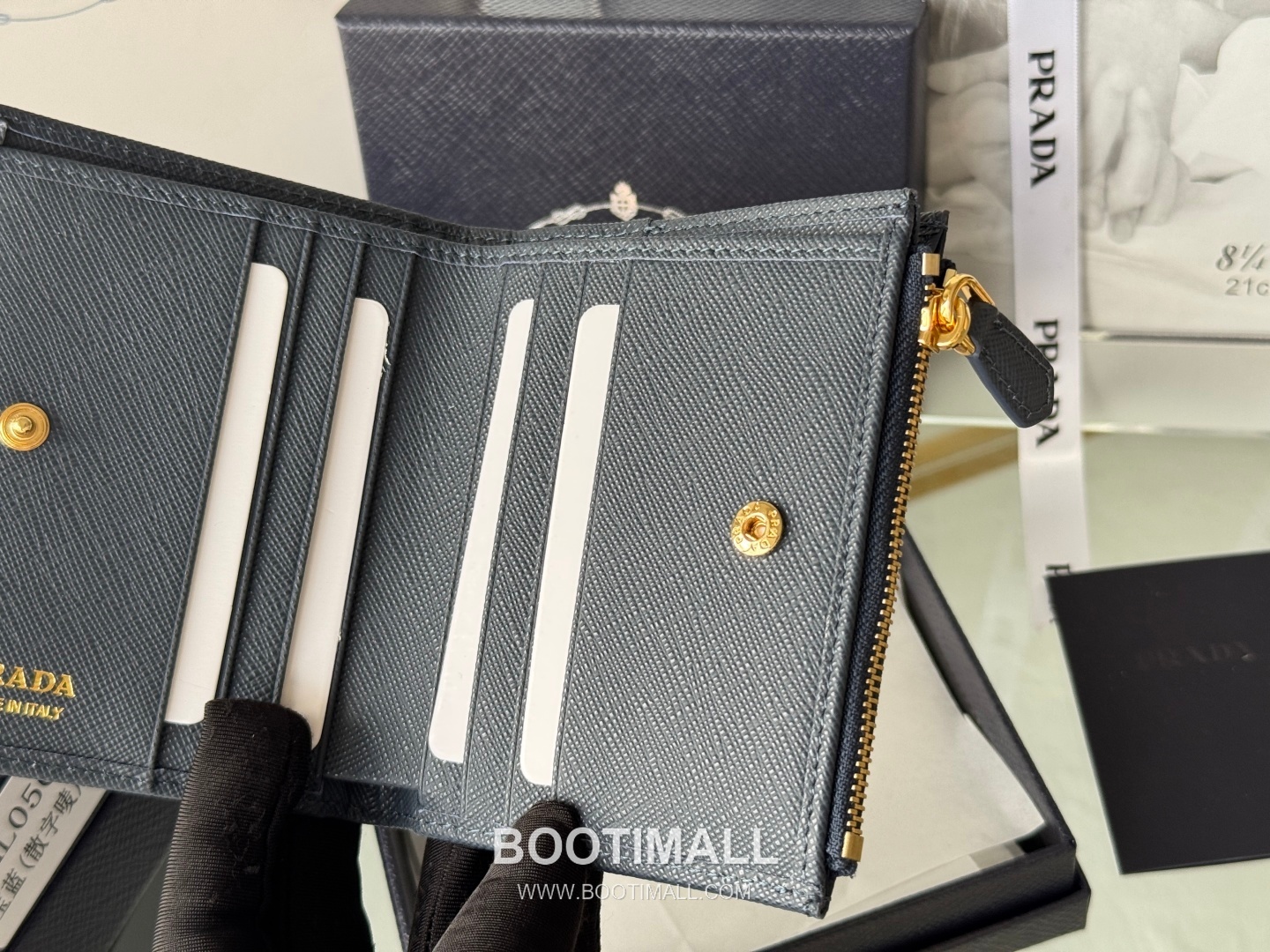 Prada Saffiano Leather Compact Wallet with Snap Closure Card Slot Detail 프라다 사피아노 레더 스냅 클로저 카드슬롯 반지갑 1ML050 10cm 10