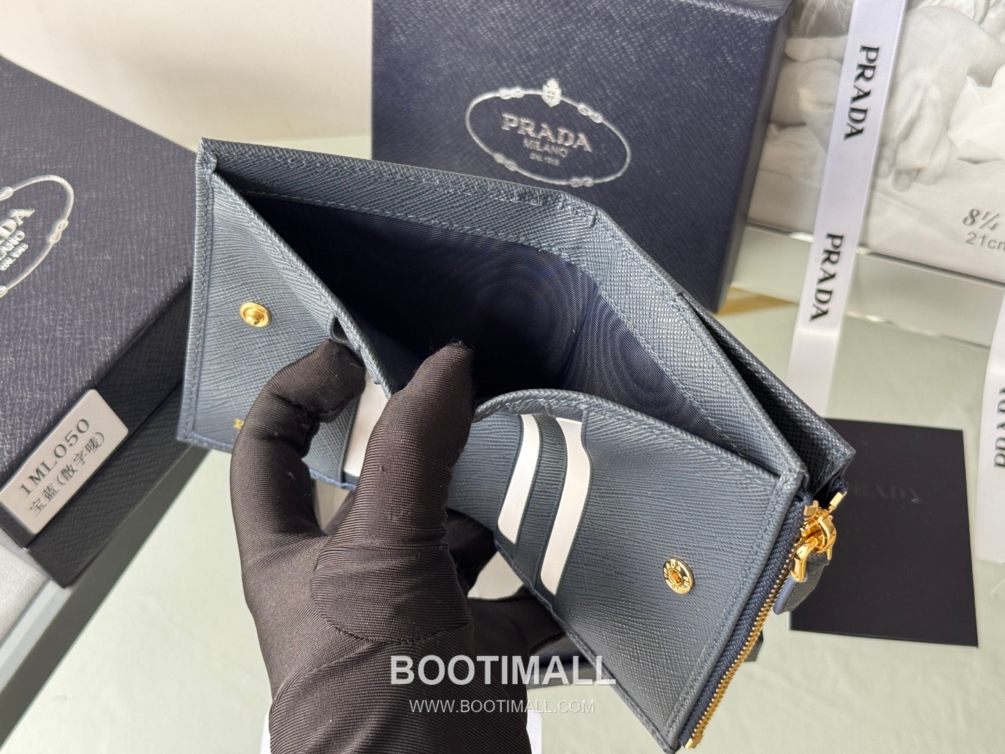 Prada Saffiano Leather Compact Wallet with Snap Closure Card Slot Detail 프라다 사피아노 레더 스냅 클로저 카드슬롯 반지갑 1ML050 10cm 11