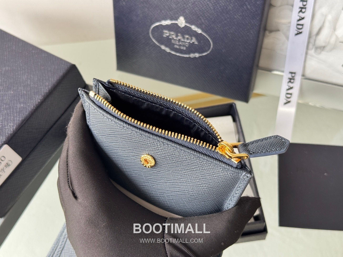 Prada Saffiano Leather Compact Wallet with Snap Closure Card Slot Detail 프라다 사피아노 레더 스냅 클로저 카드슬롯 반지갑 1ML050 10cm 12