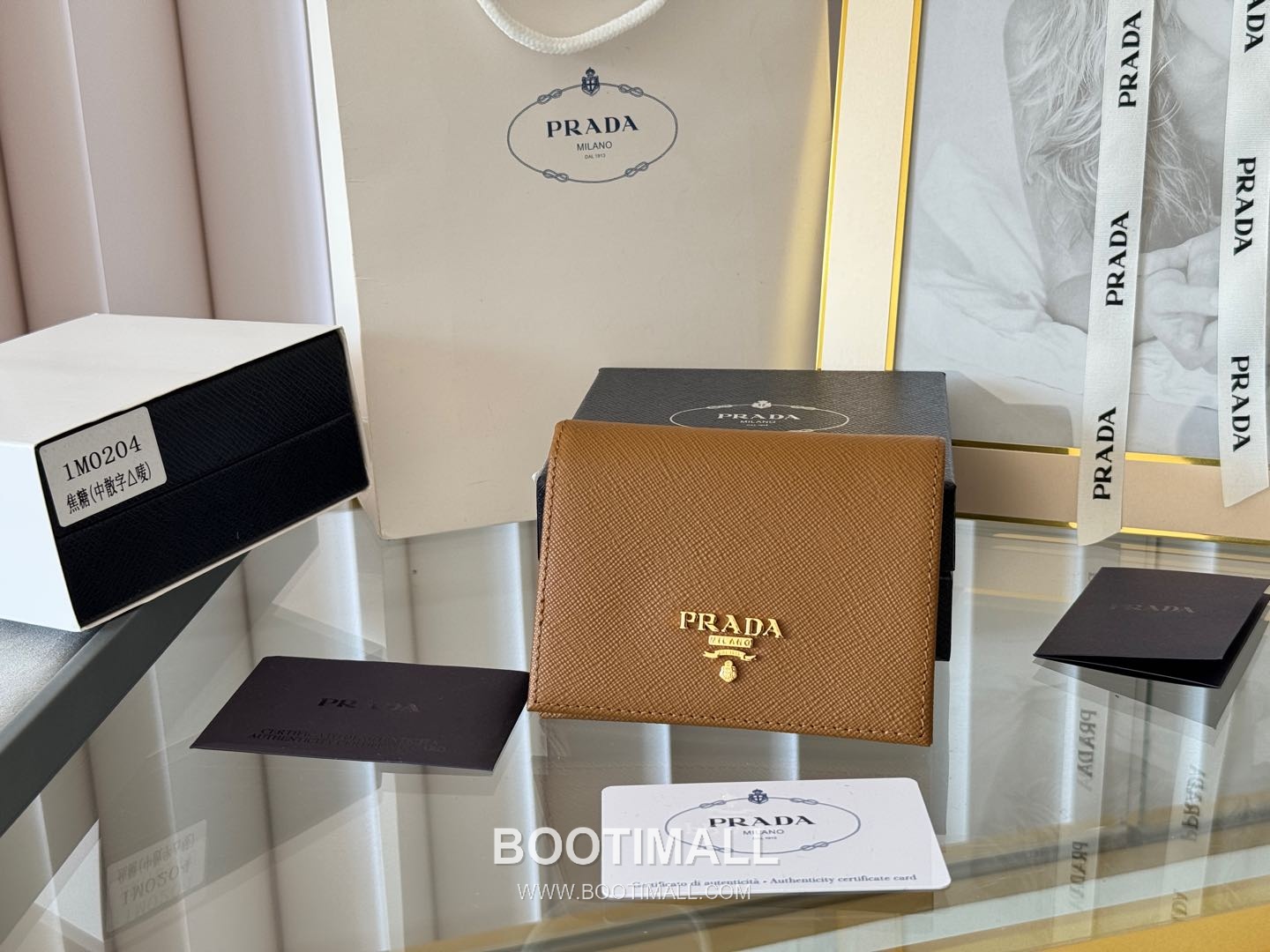 Prada Saffiano Leather Compact Wallet with Coin Pocket Detail 프라다 사피아노 레더 코인포켓 반지갑 1M0204 11.2cm 1