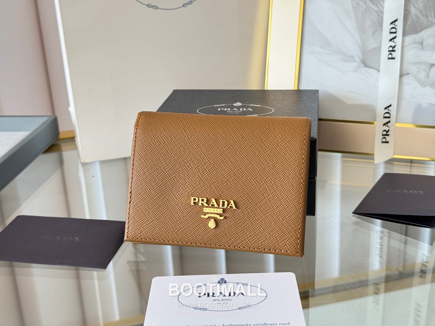 Prada Saffiano Leather Compact Wallet with Coin Pocket Detail 프라다 사피아노 레더 코인포켓 반지갑 1M0204 11.2cm 2