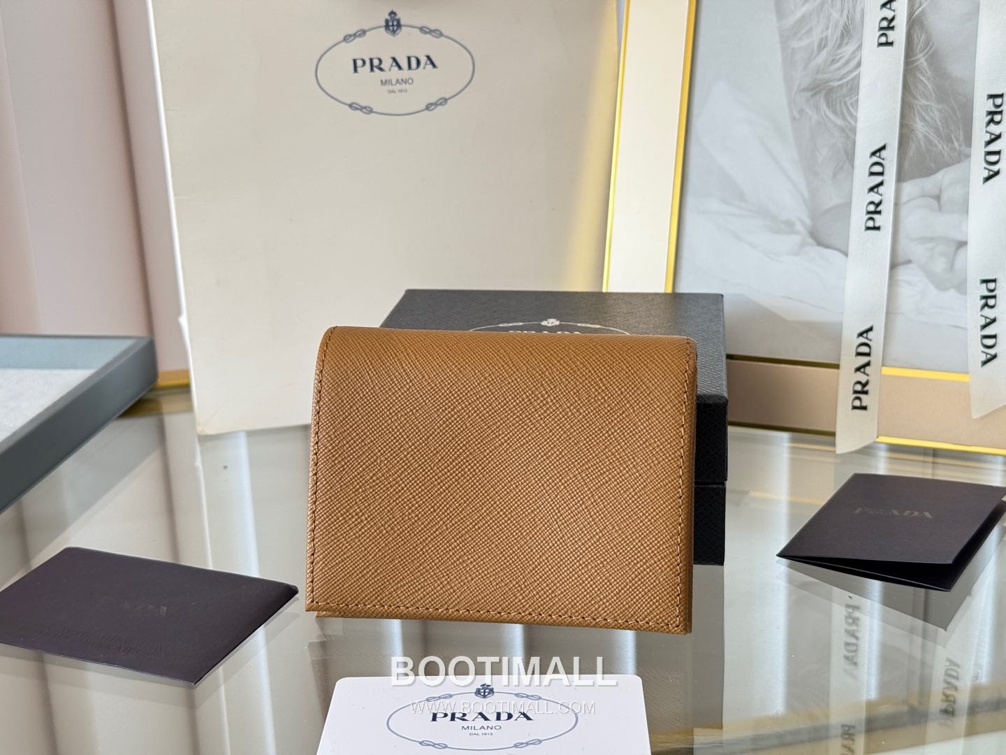 Prada Saffiano Leather Compact Wallet with Coin Pocket Detail 프라다 사피아노 레더 코인포켓 반지갑 1M0204 11.2cm 3