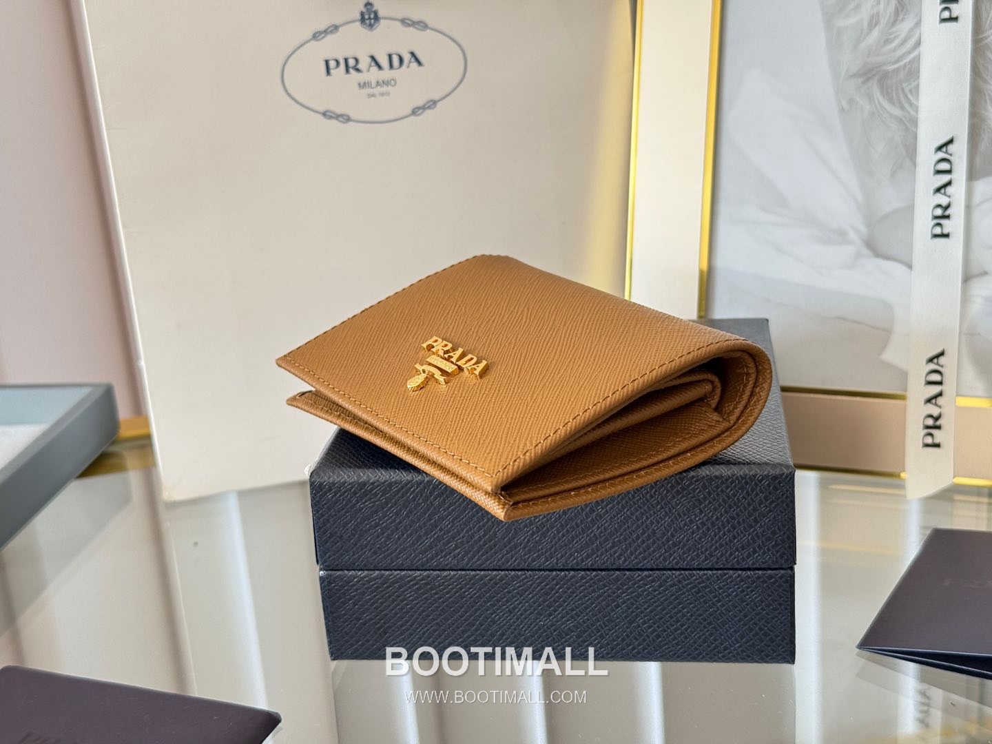 Prada Saffiano Leather Compact Wallet with Coin Pocket Detail 프라다 사피아노 레더 코인포켓 반지갑 1M0204 11.2cm 4