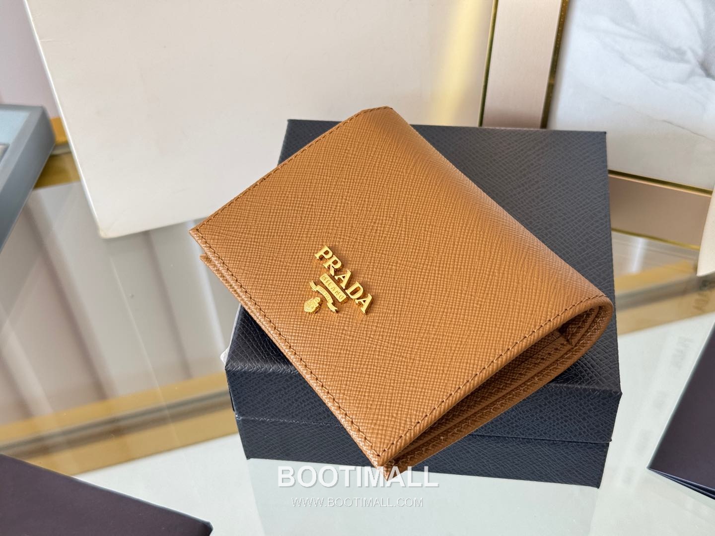 Prada Saffiano Leather Compact Wallet with Coin Pocket Detail 프라다 사피아노 레더 코인포켓 반지갑 1M0204 11.2cm 5