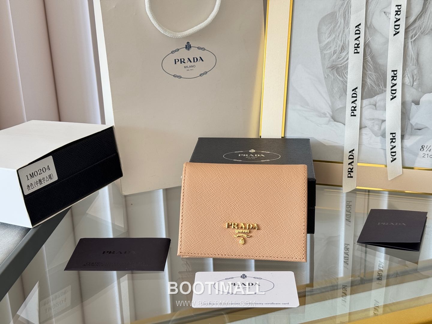 Prada Saffiano Leather Compact Wallet with Coin Pocket Detail 프라다 사피아노 레더 코인포켓 반지갑 1M0204 11.2cm 1