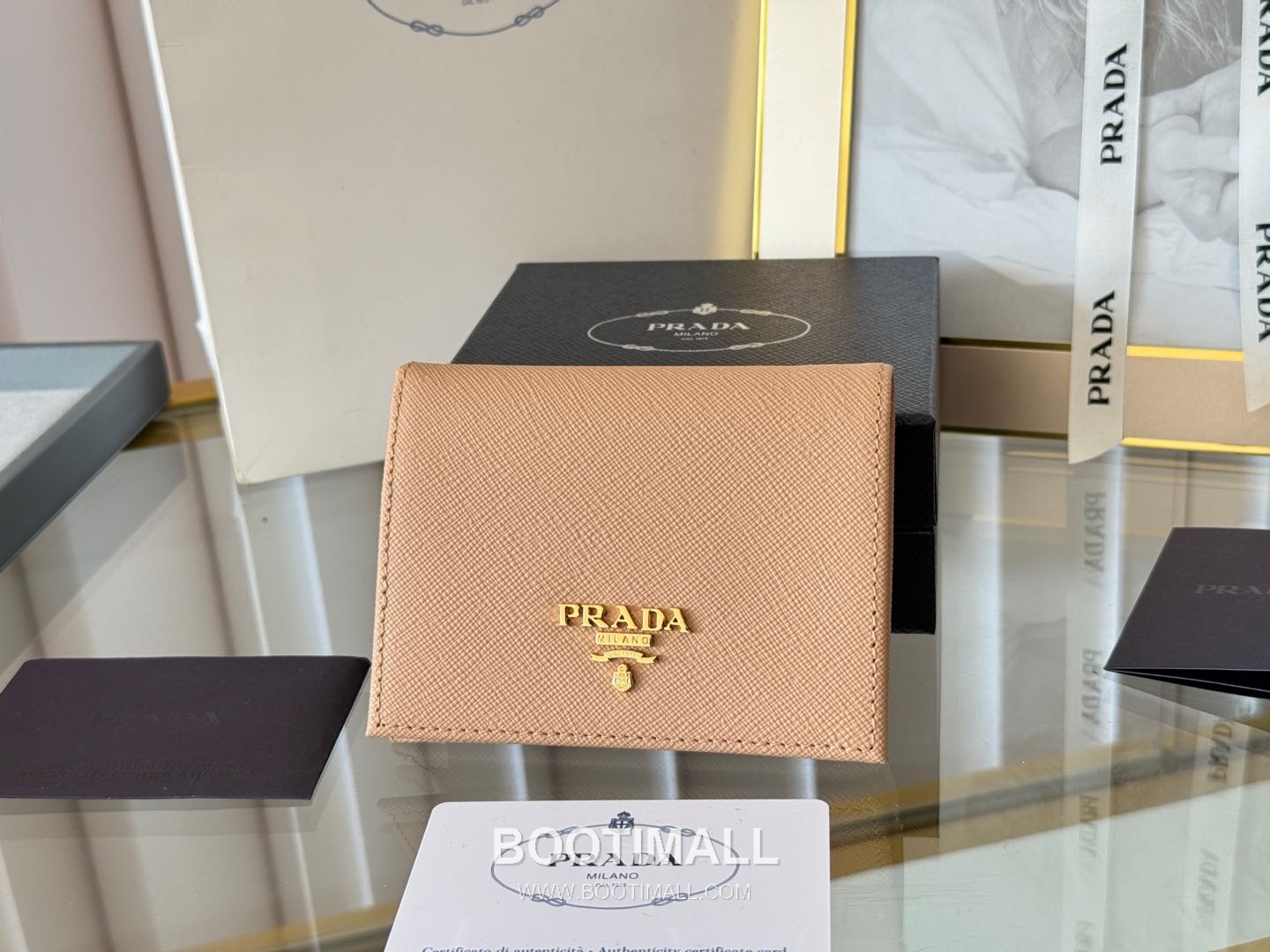 Prada Saffiano Leather Compact Wallet with Coin Pocket Detail 프라다 사피아노 레더 코인포켓 반지갑 1M0204 11.2cm 2