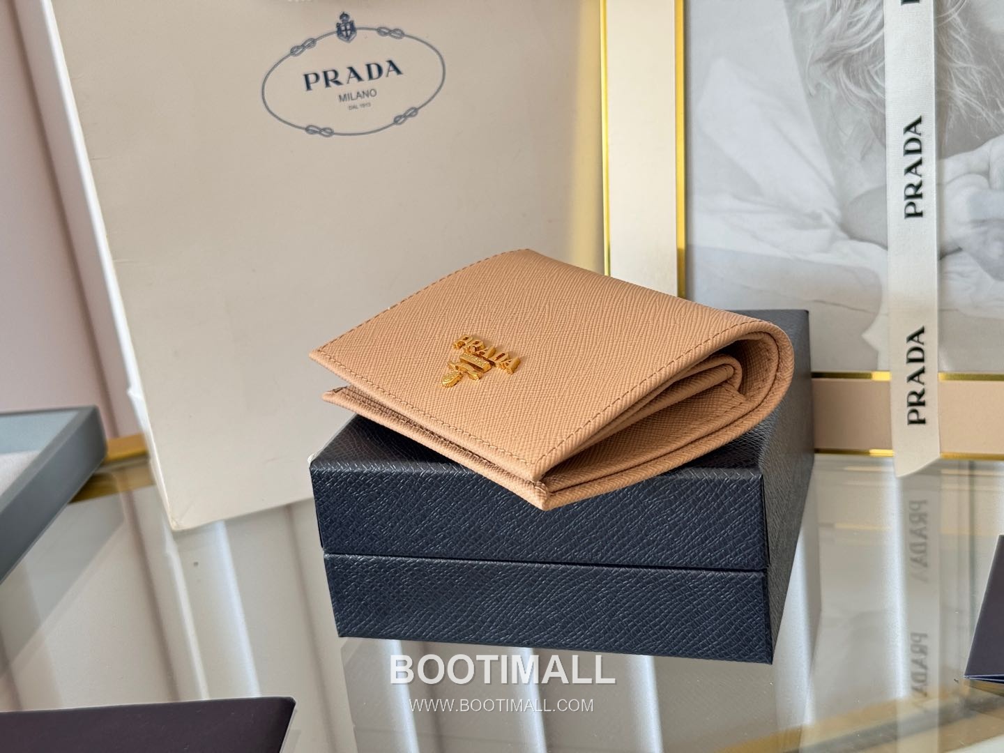 Prada Saffiano Leather Compact Wallet with Coin Pocket Detail 프라다 사피아노 레더 코인포켓 반지갑 1M0204 11.2cm 4