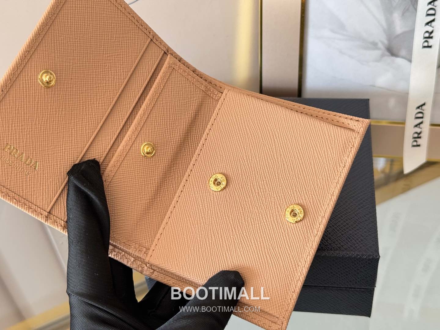 Prada Saffiano Leather Compact Wallet with Coin Pocket Detail 프라다 사피아노 레더 코인포켓 반지갑 1M0204 11.2cm 8