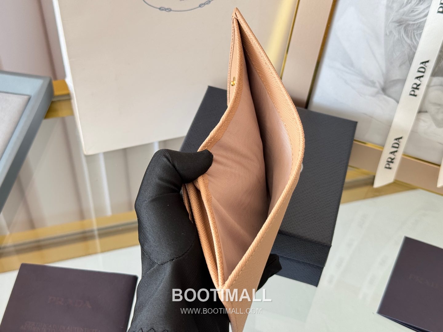 Prada Saffiano Leather Compact Wallet with Coin Pocket Detail 프라다 사피아노 레더 코인포켓 반지갑 1M0204 11.2cm 9