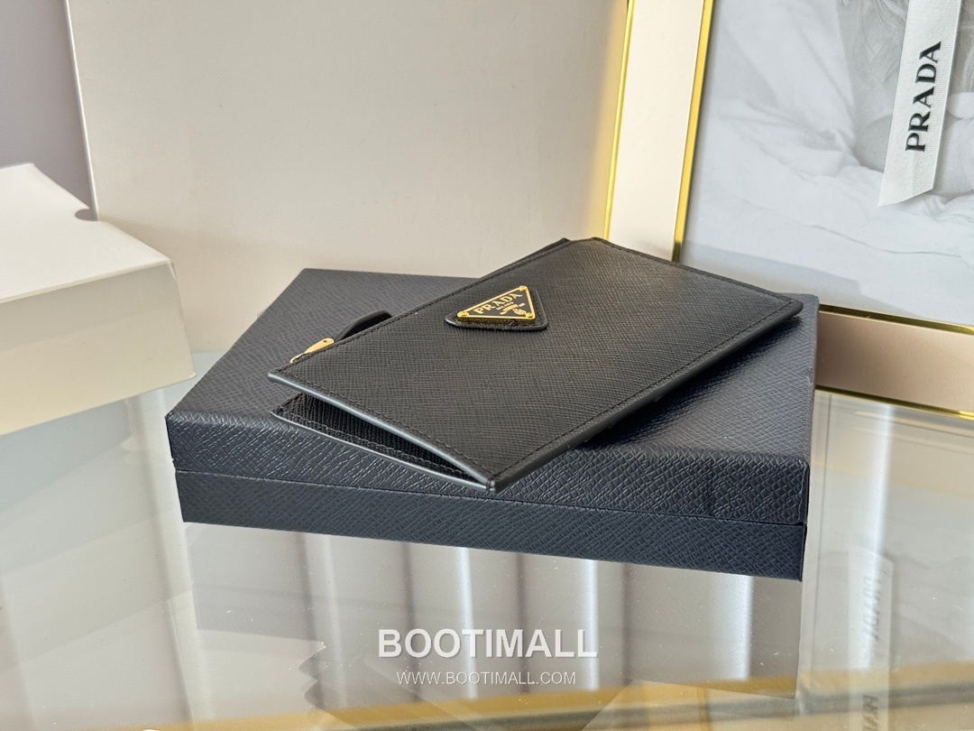Prada Saffiano Leather Card Holder Wallet with Zip Coin Pocket Detail 프라다 사피아노 레더 지퍼 코인포켓 카드홀더 지갑 1MC079 15cm 6