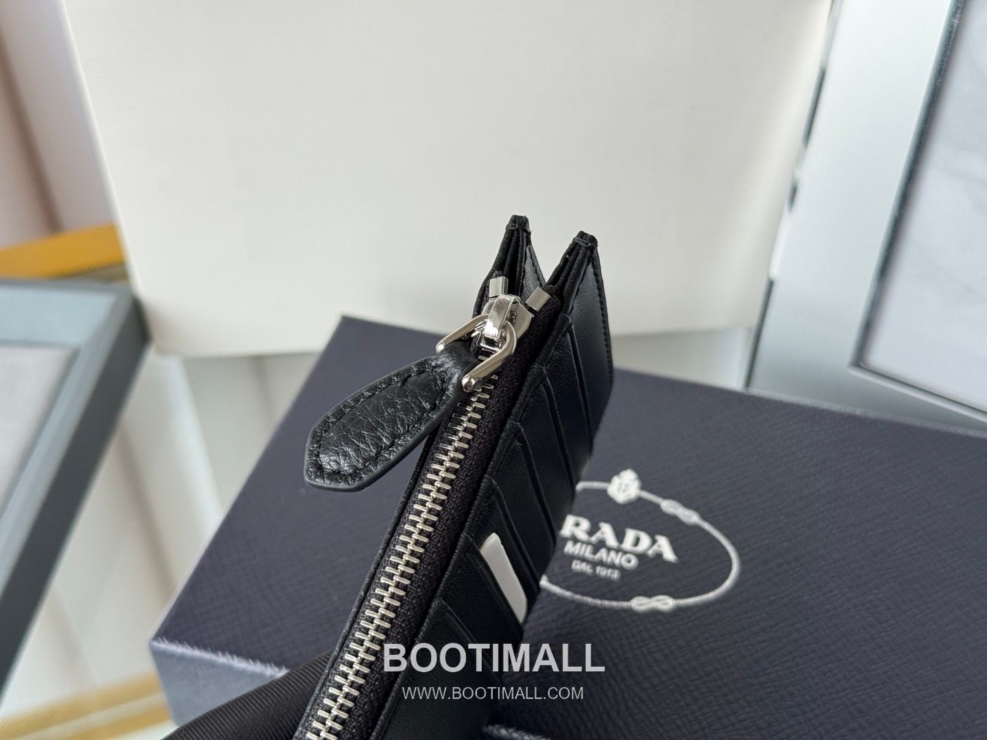 Prada Pebbled Calfskin Leather Card Holder Wallet with Zip Coin Pocket Detail 프라다 페블드 카프스킨 레더 지퍼 코인포켓 카드홀더 지갑 2MC086 13cm 10