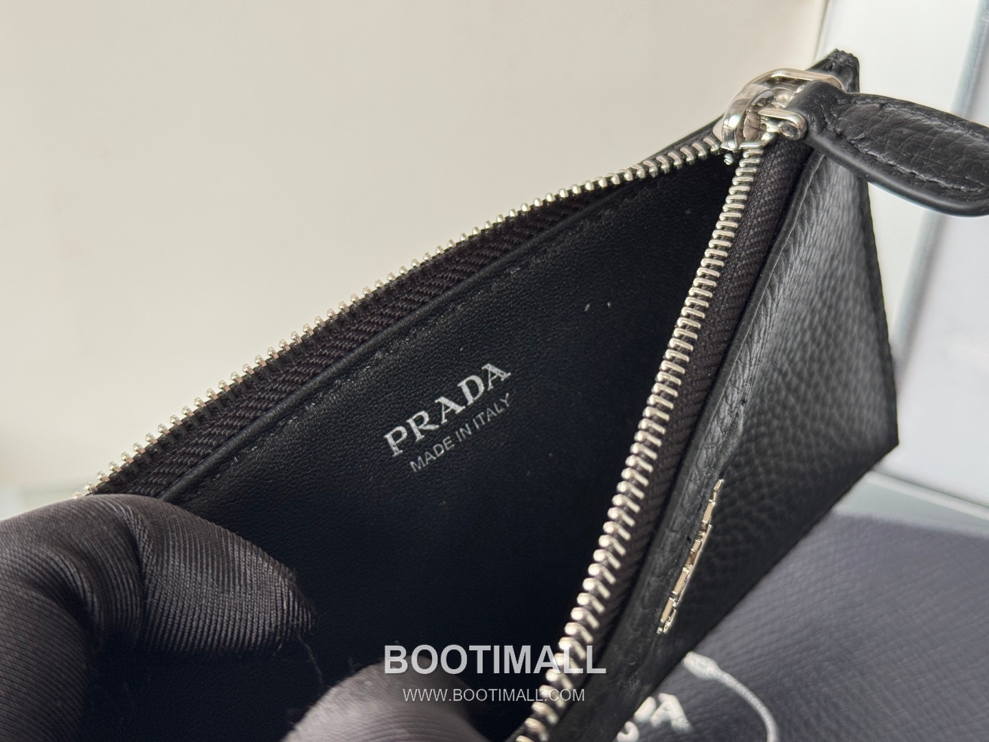 Prada Pebbled Calfskin Leather Card Holder Wallet with Zip Coin Pocket Detail 프라다 페블드 카프스킨 레더 지퍼 코인포켓 카드홀더 지갑 2MC086 13cm 12