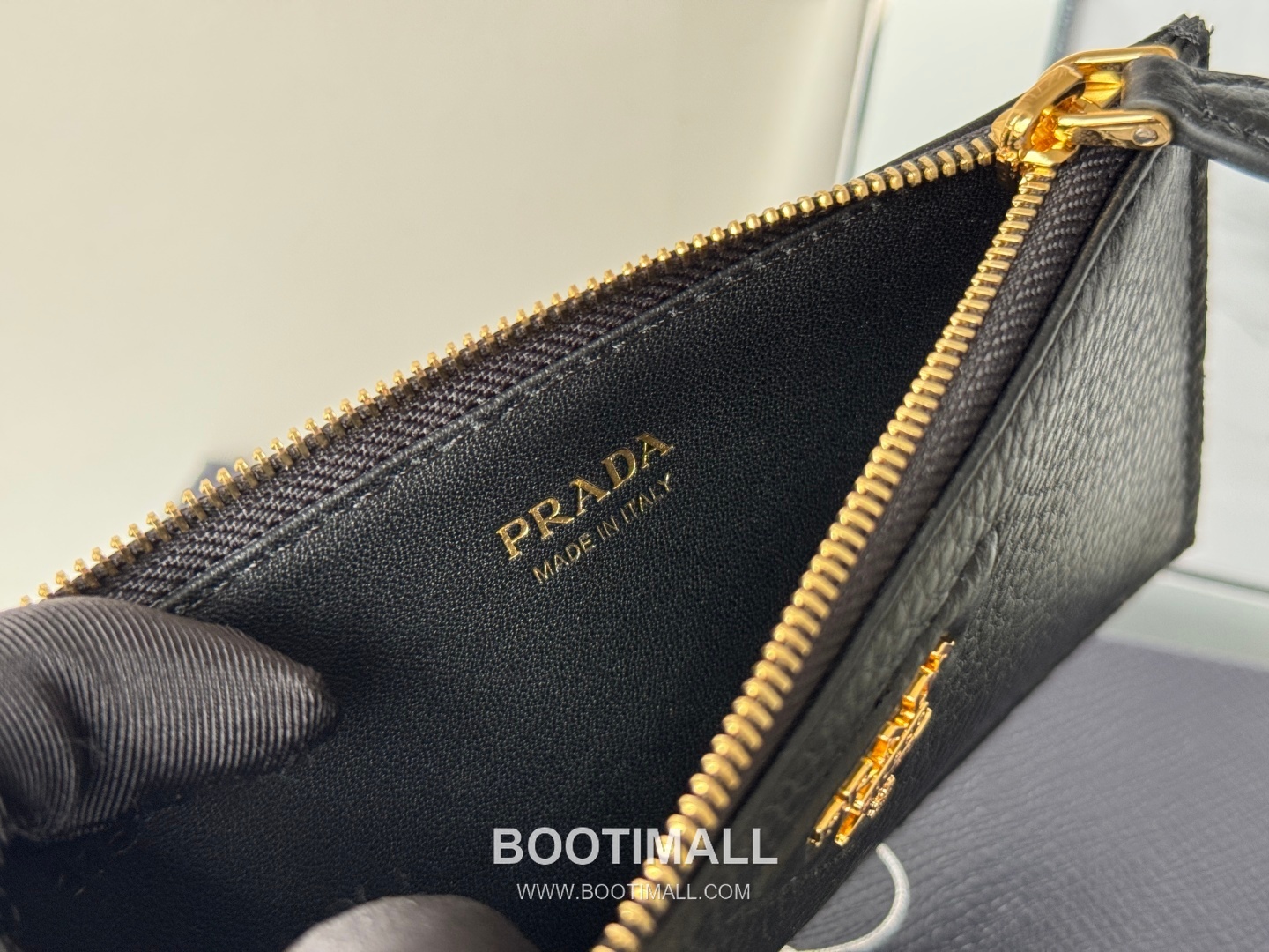 Prada Pebbled Calfskin Leather Card Holder Wallet with Zip Coin Pocket Detail 프라다 페블드 카프스킨 레더 지퍼 코인포켓 카드홀더 지갑 2MC086 13cm 12