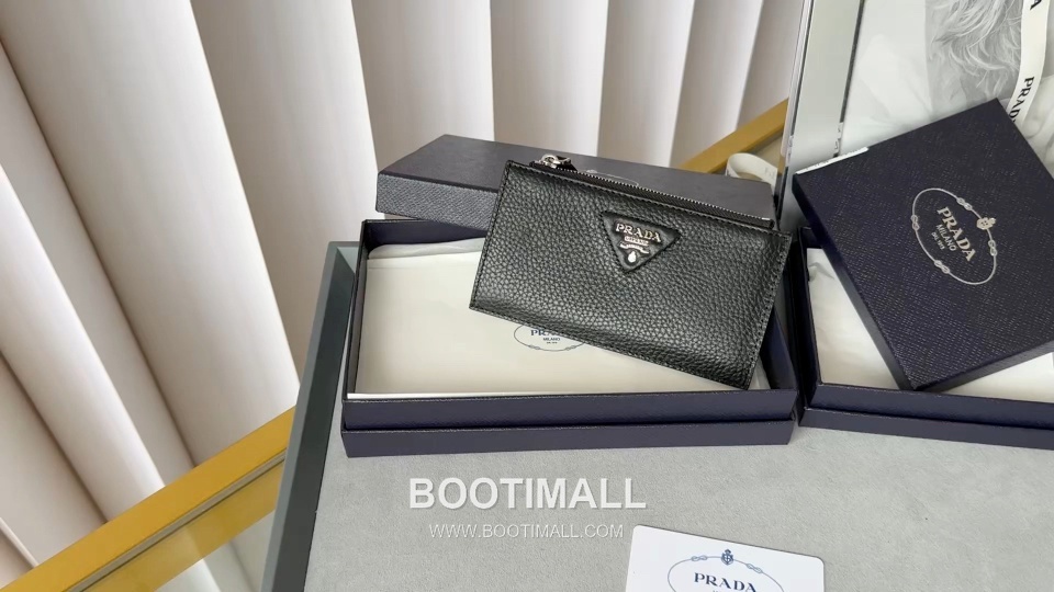 Prada Pebbled Calfskin Leather Card Holder Wallet with Zip Coin Pocket Detail 프라다 페블드 카프스킨 레더 지퍼 코인포켓 카드홀더 지갑 2MC086 13cm 13