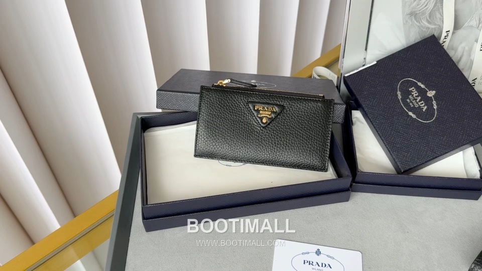 Prada Pebbled Calfskin Leather Card Holder Wallet with Zip Coin Pocket Detail 프라다 페블드 카프스킨 레더 지퍼 코인포켓 카드홀더 지갑 2MC086 13cm 14