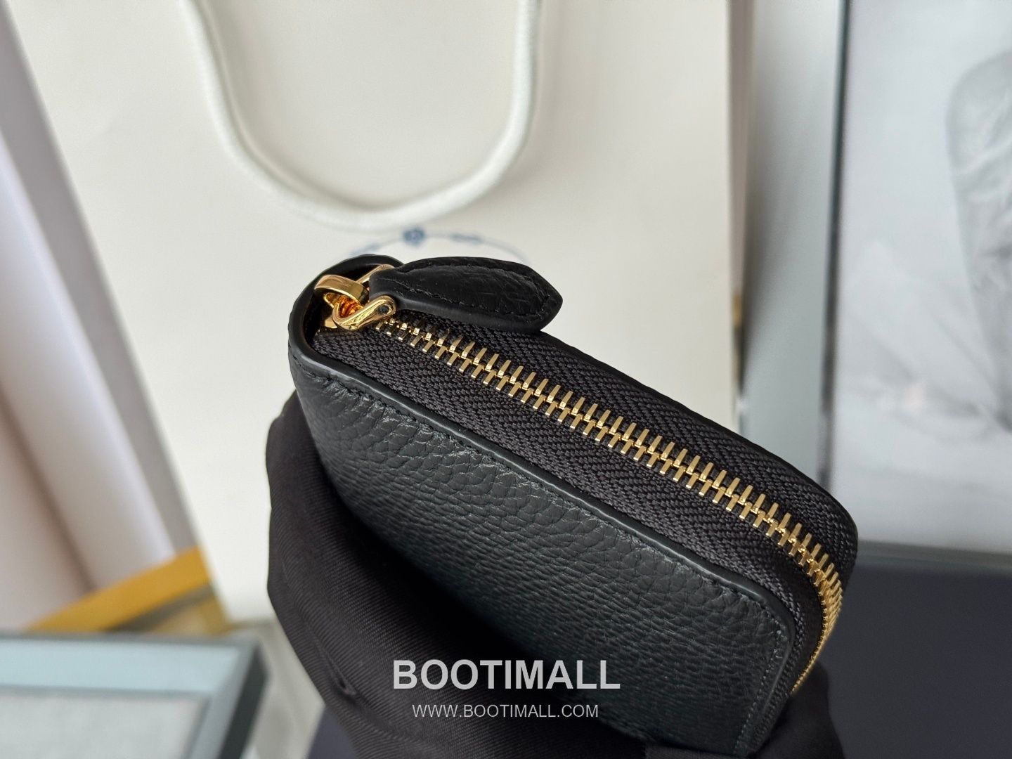 Prada Pebbled Calfskin Leather Zip Long Wallet with Single Zip Detail 프라다 페블드 카프스킨 레더 싱글 지퍼 장지갑 1ML506 20cm 8