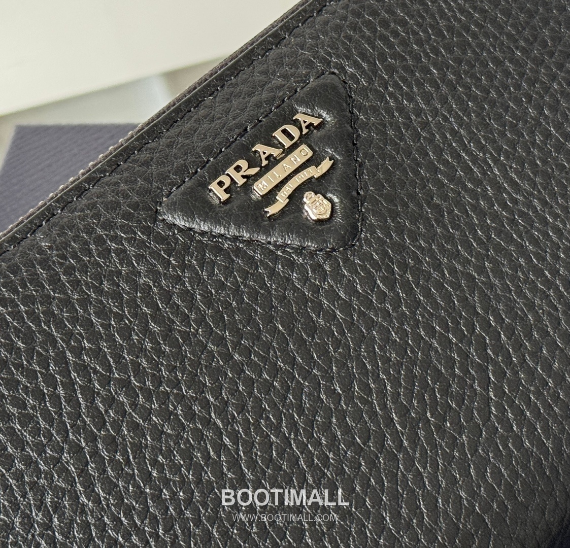 Prada Pebbled Calfskin Leather Zip Long Wallet with Single Zip Detail 프라다 페블드 카프스킨 레더 싱글 지퍼 장지갑 1ML506 20cm 9