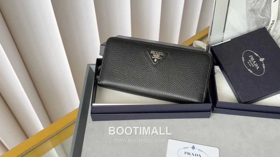 Prada Pebbled Calfskin Leather Zip Long Wallet with Single Zip Detail 프라다 페블드 카프스킨 레더 싱글 지퍼 장지갑 1ML506 20cm 14