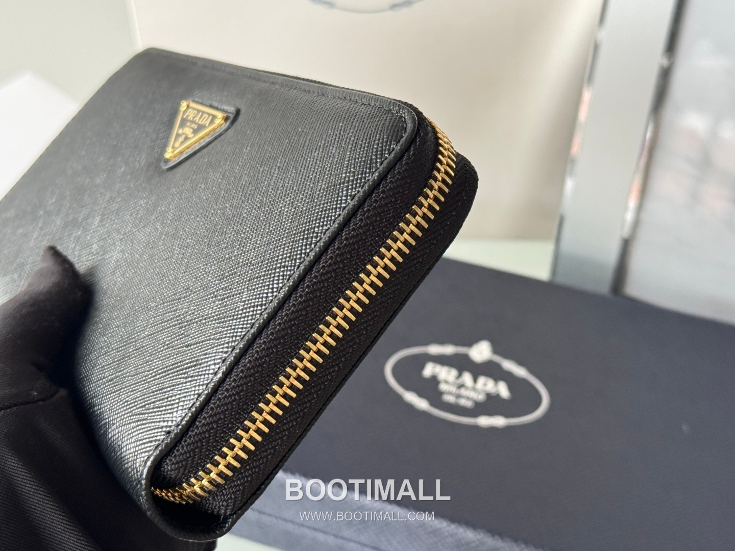 Prada Saffiano Leather Zip Long Wallet with Single Zip Detail 프라다 사피아노 레더 싱글 지퍼 장지갑 1ML506 19cm 9