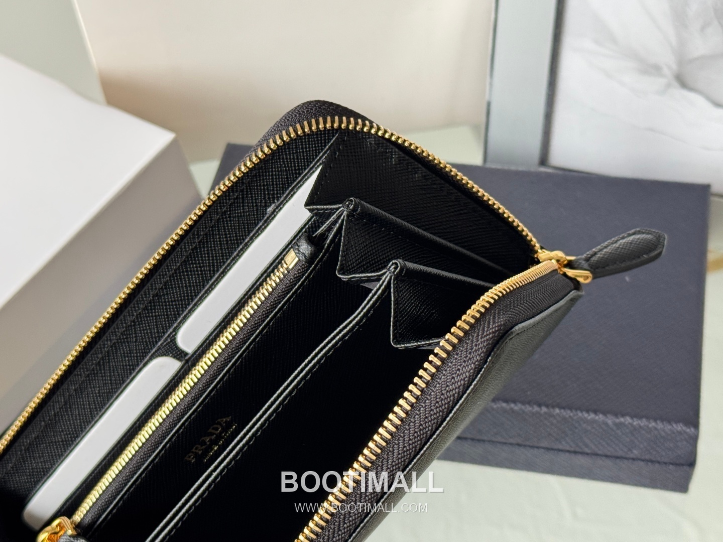 Prada Saffiano Leather Zip Long Wallet with Single Zip Detail 프라다 사피아노 레더 싱글 지퍼 장지갑 1ML506 19cm 10