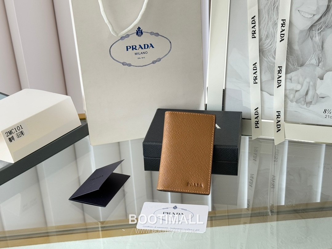 Prada Saffiano Leather Card Holder Wallet with Zip Coin Pocket Detail 프라다 사피아노 레더 지퍼 코인포켓 카드홀더 지갑 2MC101 11cm 1