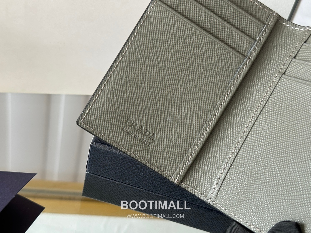 Prada Saffiano Leather Card Holder Wallet with Zip Coin Pocket Detail 프라다 사피아노 레더 지퍼 코인포켓 카드홀더 지갑 2MC101 11cm 9