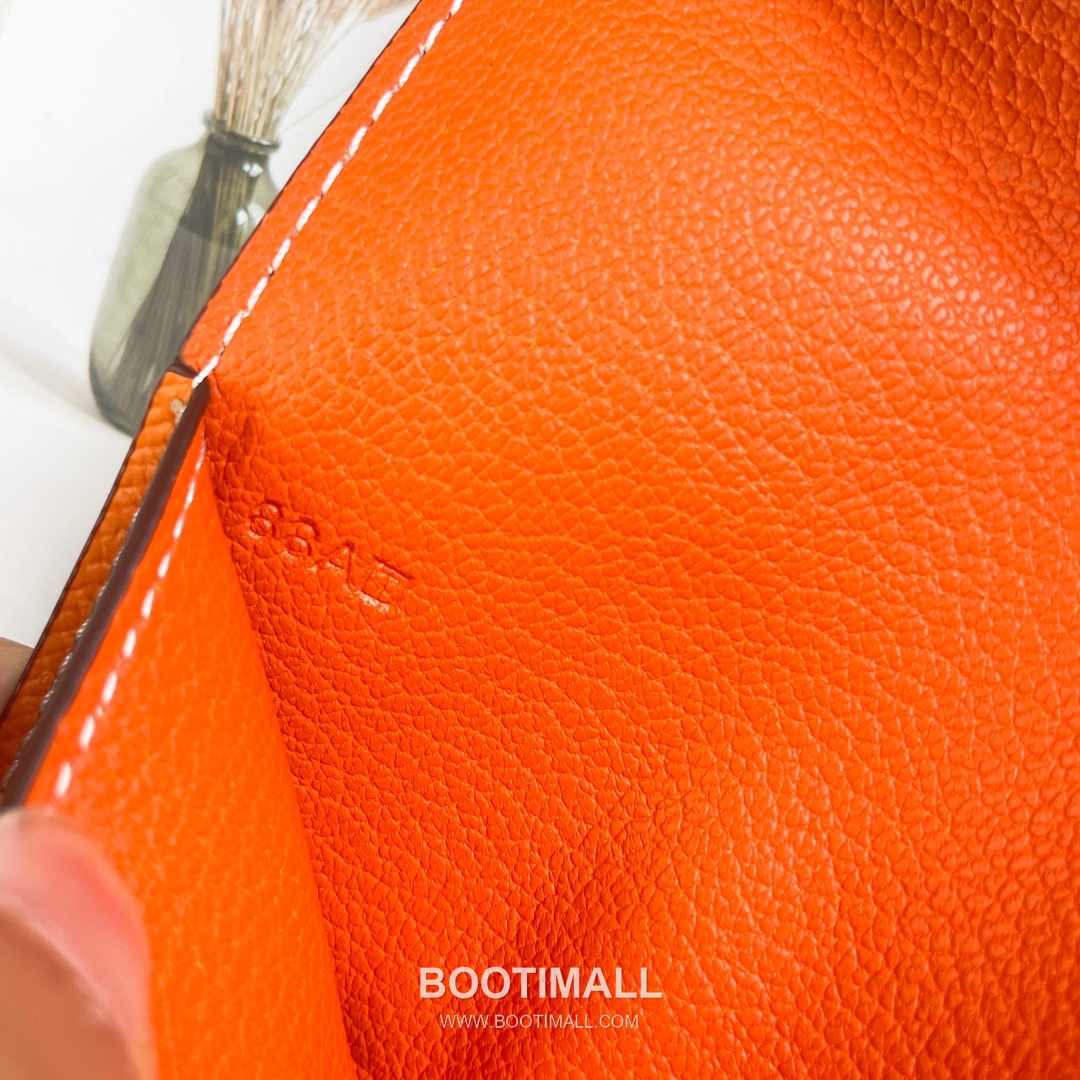 Hermes Evercolor Calfskin Leather Passport Holder Wallet with Snap Closure Detail 에르메스 에버컬러 카프스킨 레더 스냅 클로저 여권지갑 518 13.5cm 6