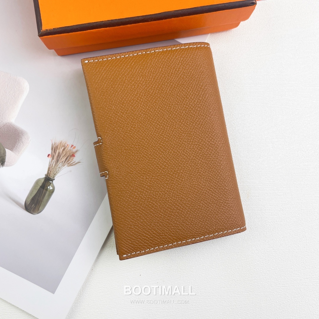 Hermes Evercolor Calfskin Leather Passport Holder Wallet with Snap Closure Detail 에르메스 에버컬러 카프스킨 레더 스냅 클로저 여권지갑 518 13.5cm 2