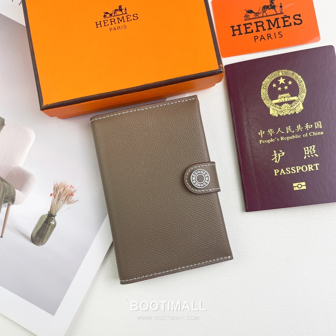 Hermes Evercolor Calfskin Leather Passport Holder Wallet with Snap Closure Detail 에르메스 에버컬러 카프스킨 레더 스냅 클로저 여권지갑 518 13.5cm 1