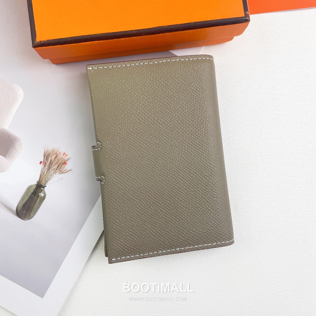 Hermes Evercolor Calfskin Leather Passport Holder Wallet with Snap Closure Detail 에르메스 에버컬러 카프스킨 레더 스냅 클로저 여권지갑 518 13.5cm 2