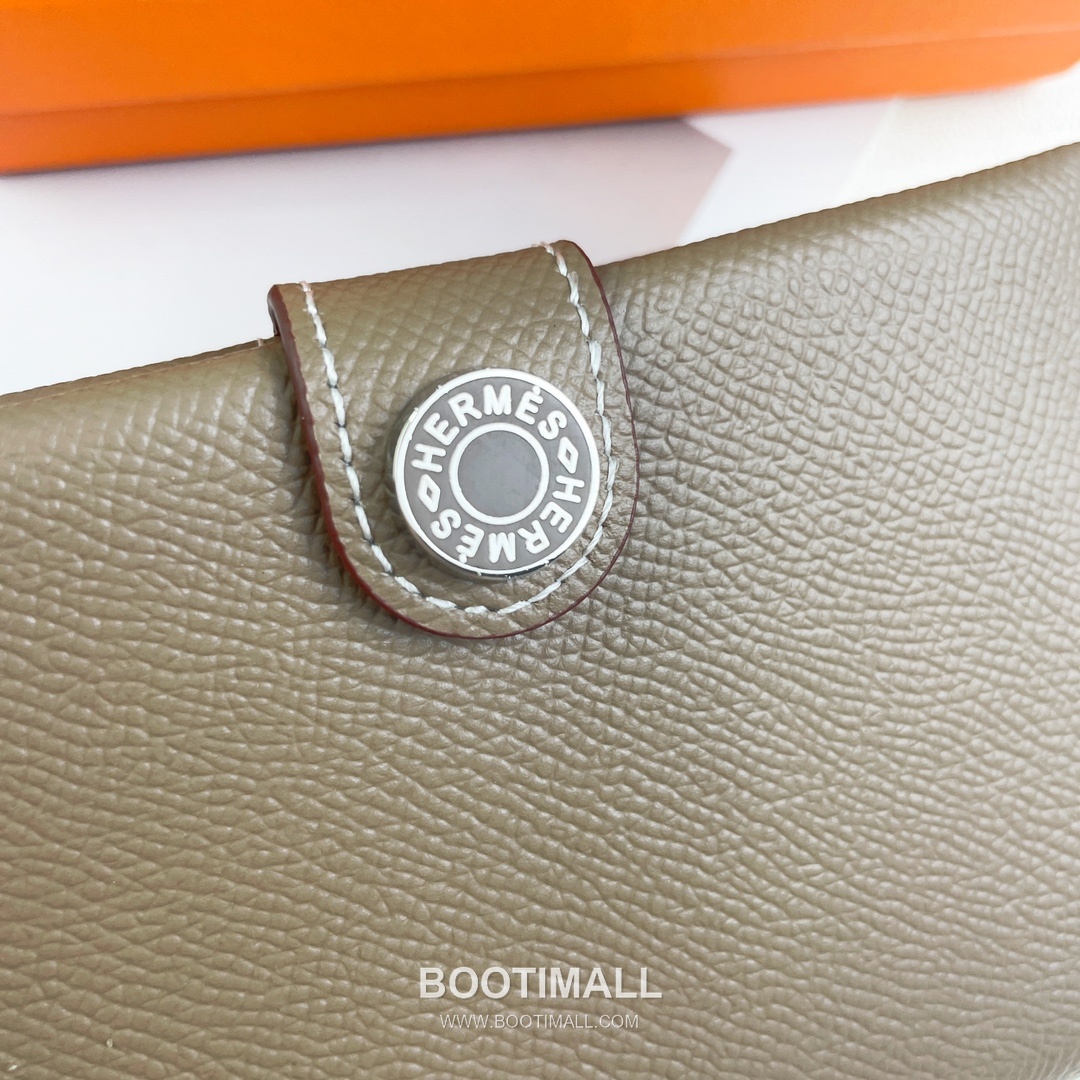 Hermes Evercolor Calfskin Leather Passport Holder Wallet with Snap Closure Detail 에르메스 에버컬러 카프스킨 레더 스냅 클로저 여권지갑 518 13.5cm 3