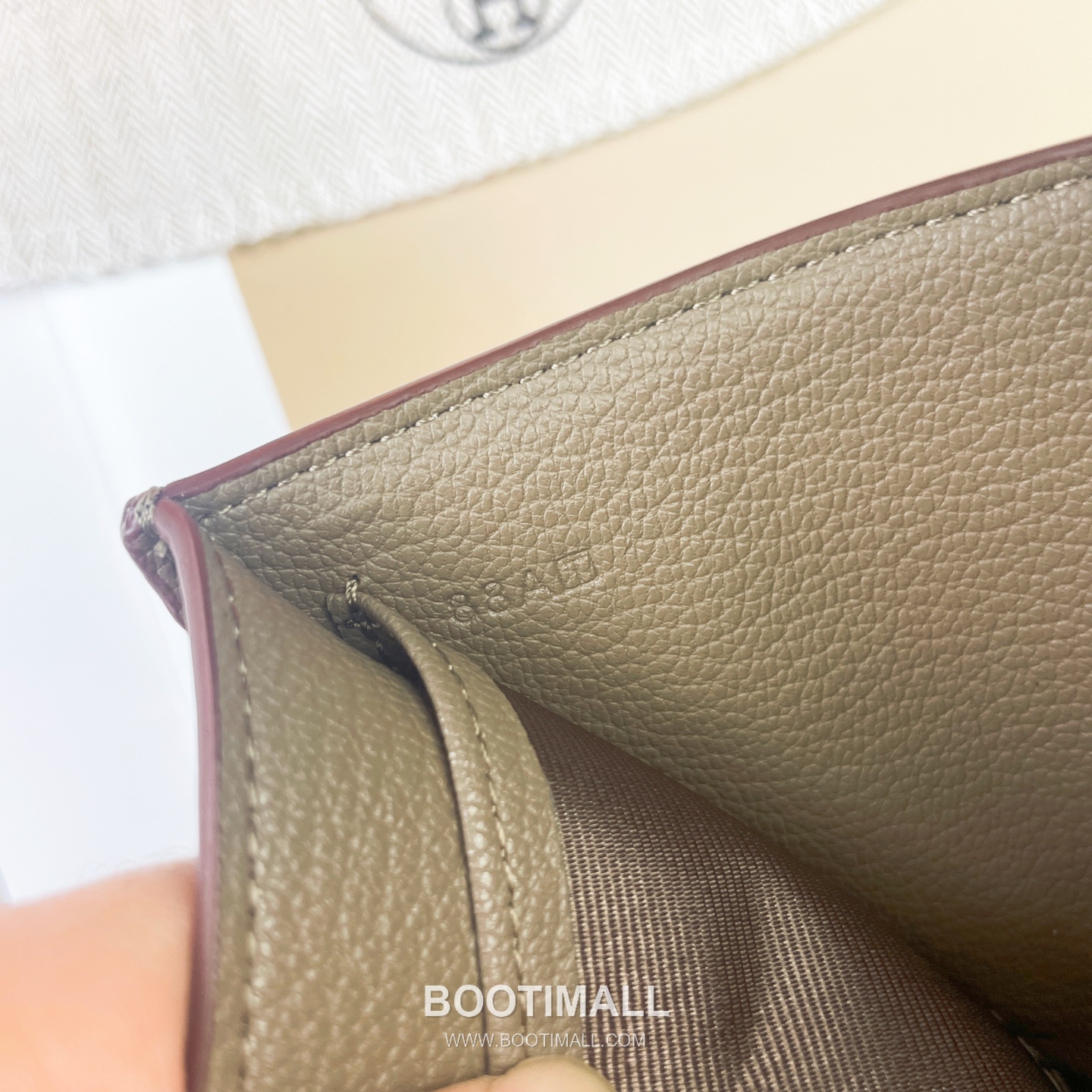 Hermes Barenia Calfskin Leather Long Wallet with Zip Pocket Snap Closure Detail 에르메스 바레니아 카프스킨 레더 지퍼 포켓 스냅 클로저 장지갑 317 21cm 5