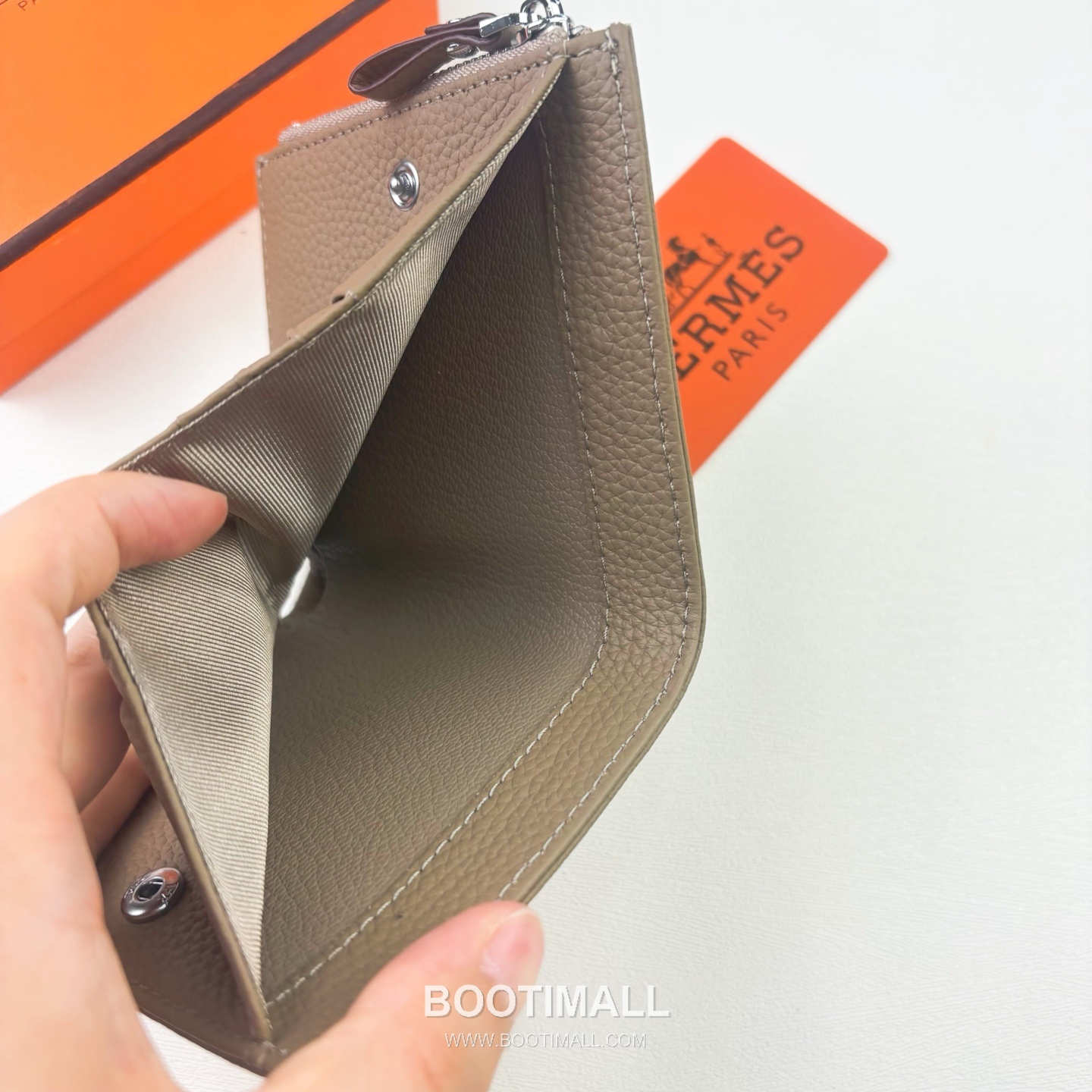 Hermes Barenia Calfskin Leather Compact Wallet with Zip Coin Pocket Detail 에르메스 바레니아 카프스킨 레더 지퍼 코인포켓 반지갑 6357 10.5cm 6