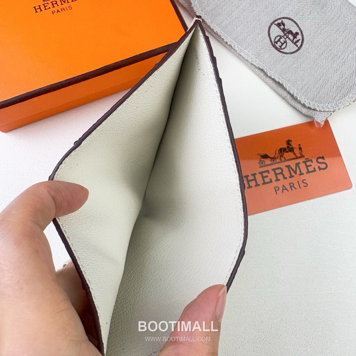Hermes Togo Calfskin Leather Compact Wallet with Palladium Lock Detail 에르메스 토고 카프스킨 레더 팔라듐 락 디테일 반지갑 499 10.5cm 6