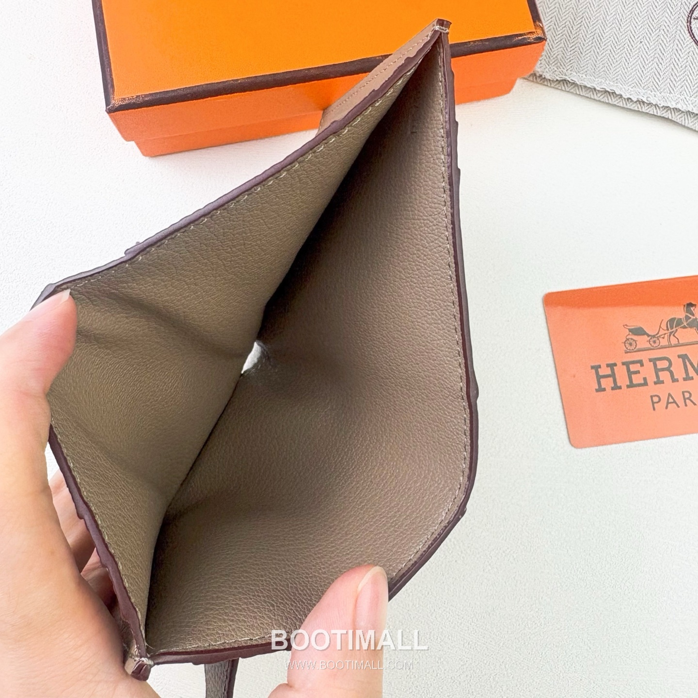 Hermes Togo Calfskin Leather Compact Wallet with Button Closure Detail 에르메스 토고 카프스킨 레더 버튼 클로저 반지갑 498 10.5cm 6