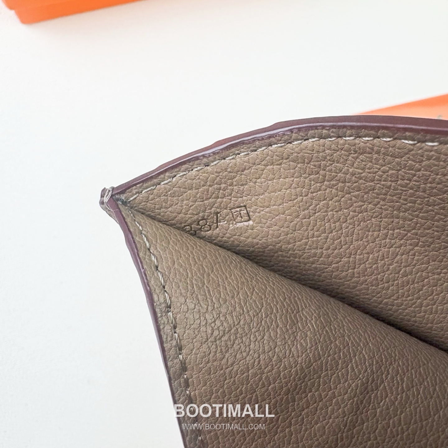 Hermes Togo Calfskin Leather Compact Wallet with Button Closure Detail 에르메스 토고 카프스킨 레더 버튼 클로저 반지갑 498 10.5cm 7