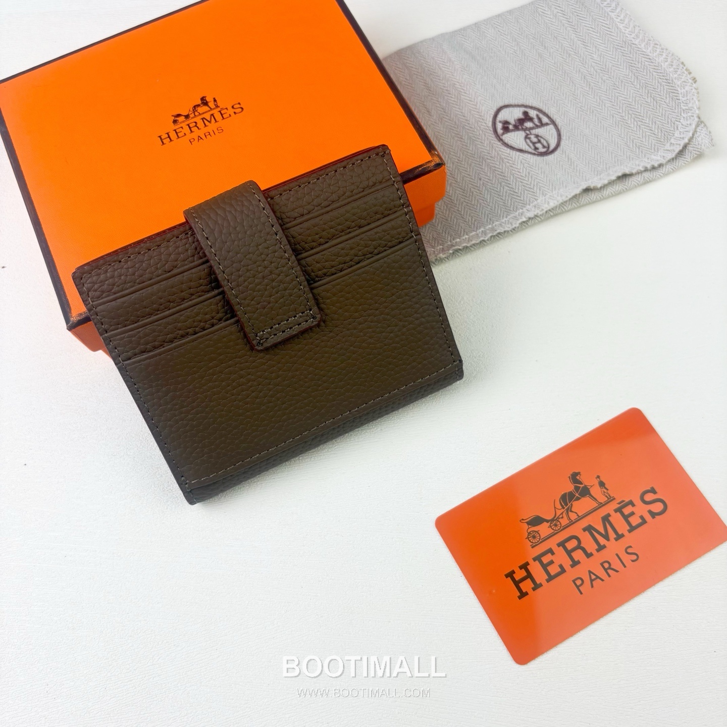 Hermes Togo Calfskin Leather Compact Wallet with Button Closure Detail 에르메스 토고 카프스킨 레더 버튼 클로저 반지갑 497 10.5cm 2