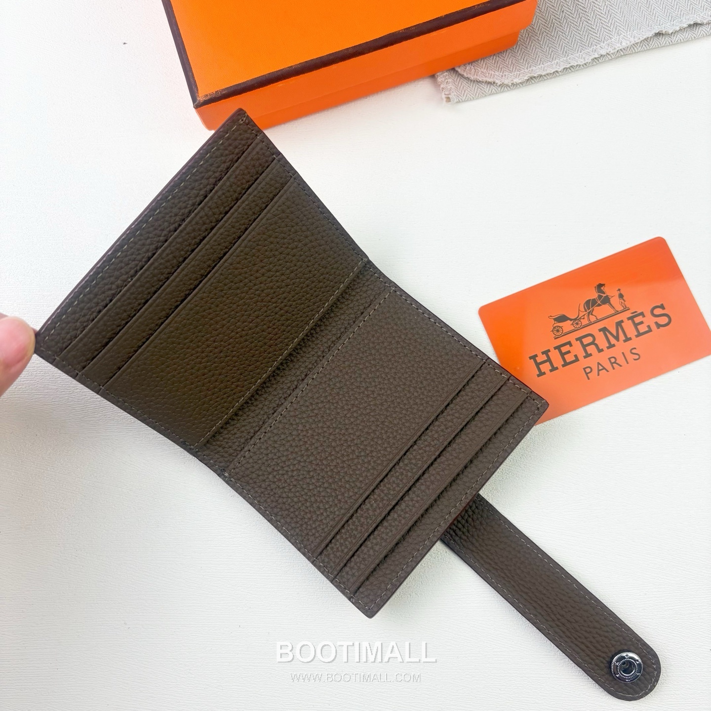 Hermes Togo Calfskin Leather Compact Wallet with Button Closure Detail 에르메스 토고 카프스킨 레더 버튼 클로저 반지갑 497 10.5cm 5