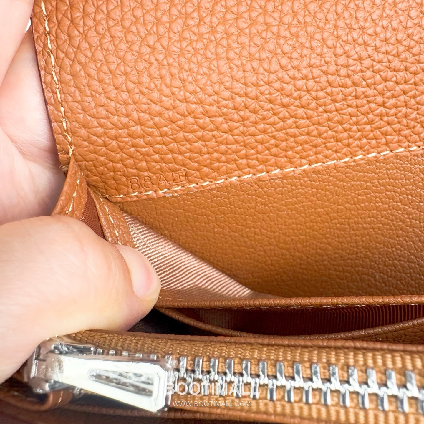 Hermes Togo Calfskin Leather Long Wallet with Zip Pocket Snap Closure Detail 에르메스 토고 카프스킨 레더 지퍼 포켓 스냅 클로저 장지갑 614 19cm 6