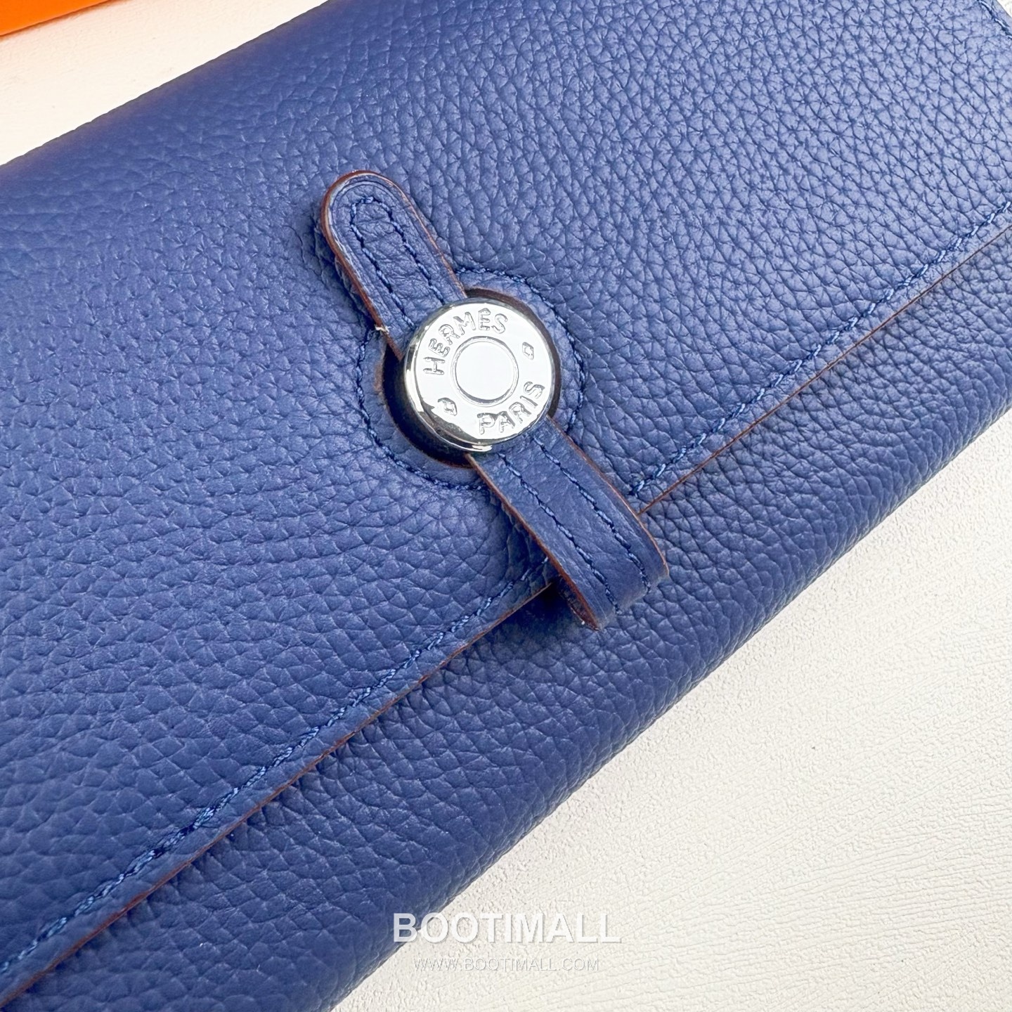 Hermes Togo Calfskin Leather Long Wallet with Palladium Stud Lock Zip Pocket Detail 에르메스 토고 카프스킨 레더 팔라듐 스터드 락 지퍼포켓 장지갑 615 19cm 2