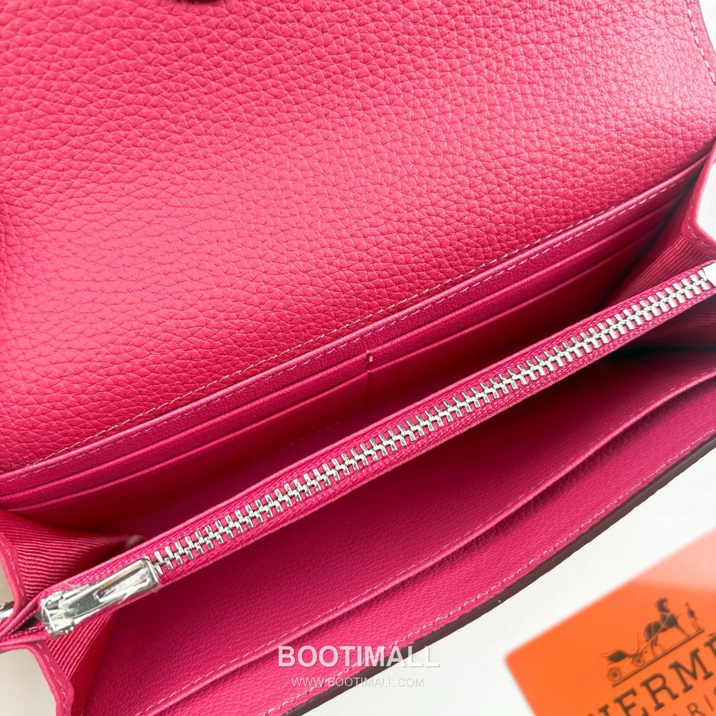 Hermes Togo Calfskin Leather Long Wallet with Palladium Stud Lock Zip Pocket Detail 에르메스 토고 카프스킨 레더 팔라듐 스터드 락 지퍼포켓 장지갑 615 19cm 6