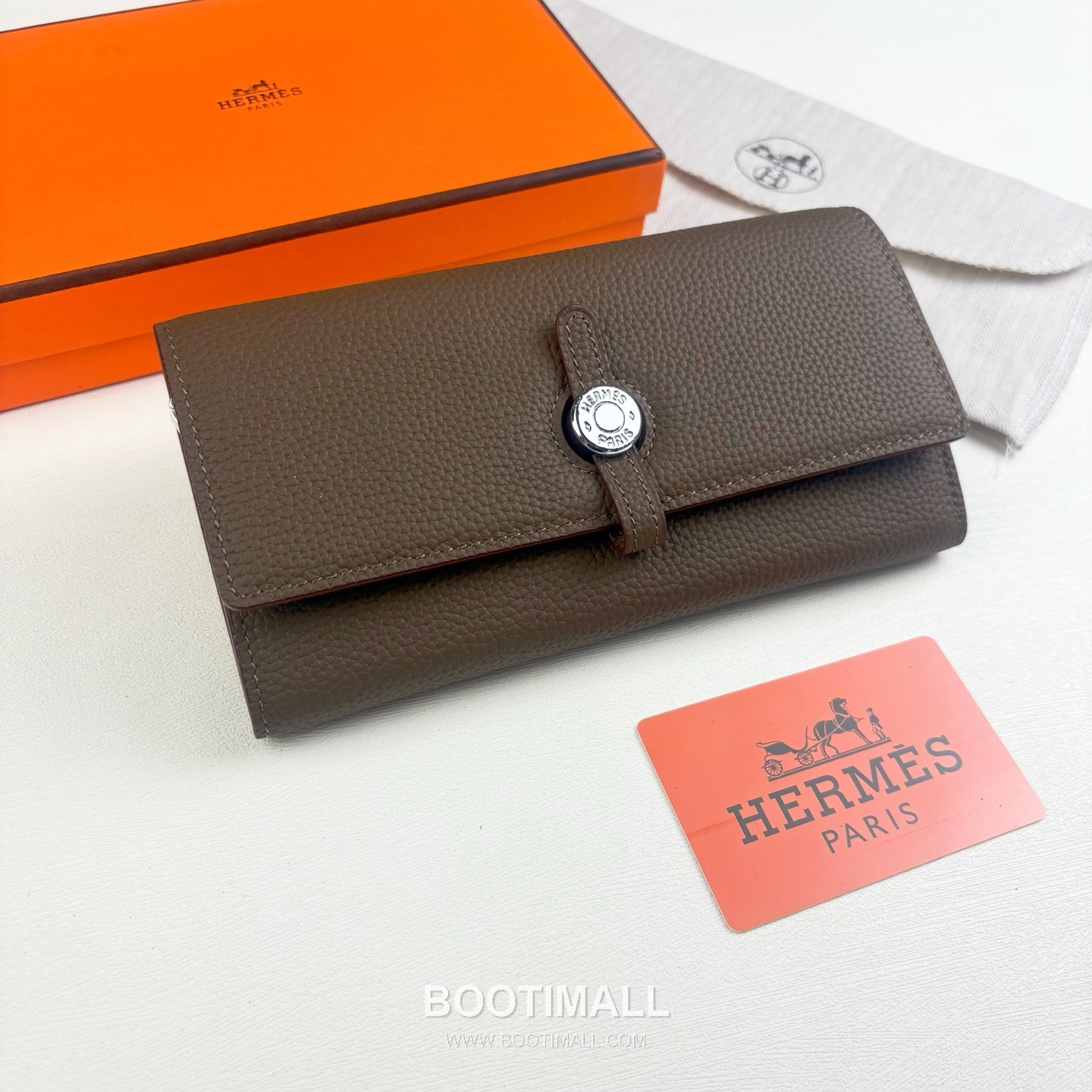 Hermes Togo Calfskin Leather Long Wallet with Palladium Stud Lock Zip Pocket Detail 에르메스 토고 카프스킨 레더 팔라듐 스터드 락 지퍼포켓 장지갑 615 19cm 1