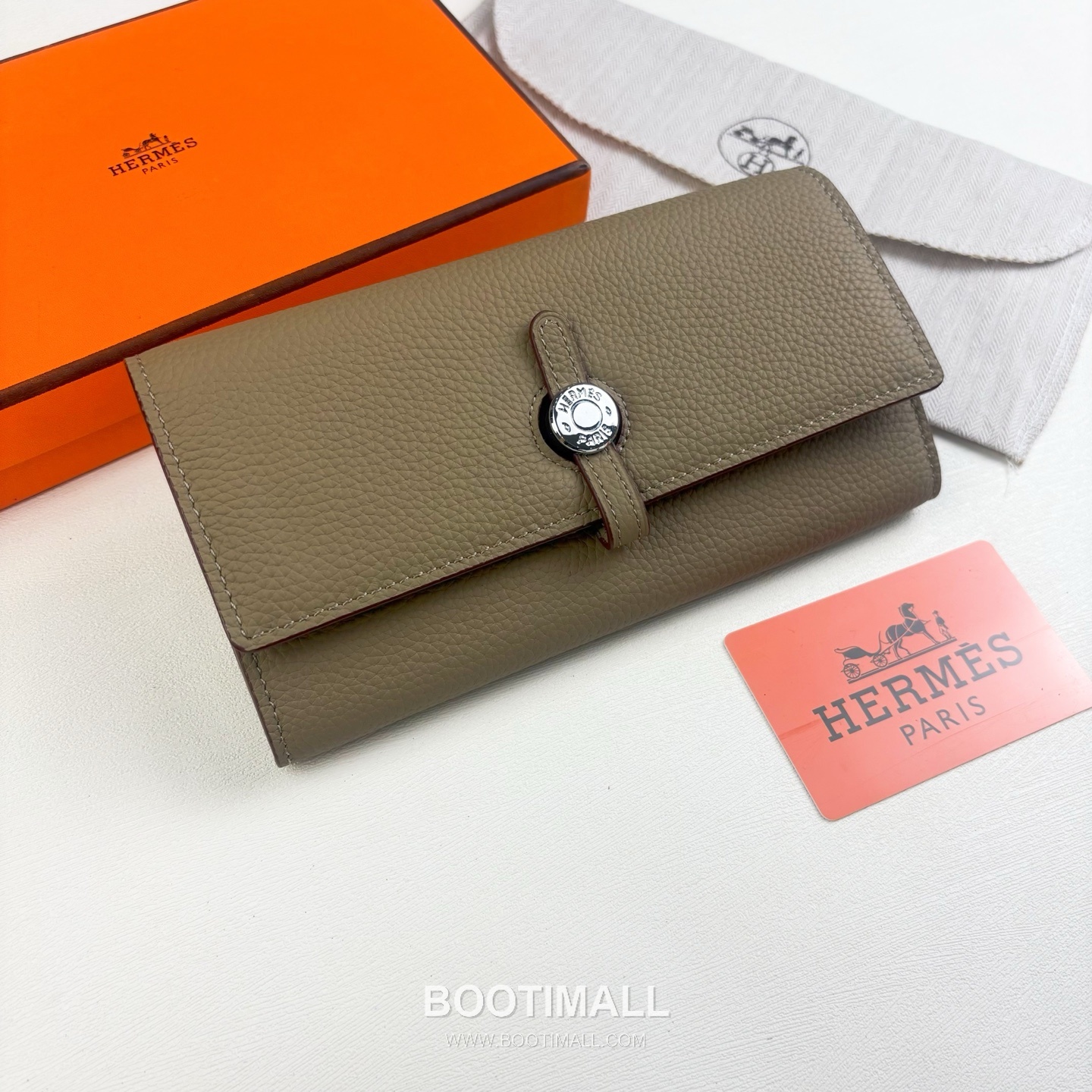 Hermes Togo Calfskin Leather Long Wallet with Palladium Stud Lock Zip Pocket Detail 에르메스 토고 카프스킨 레더 팔라듐 스터드 락 지퍼포켓 장지갑 615 19cm 7