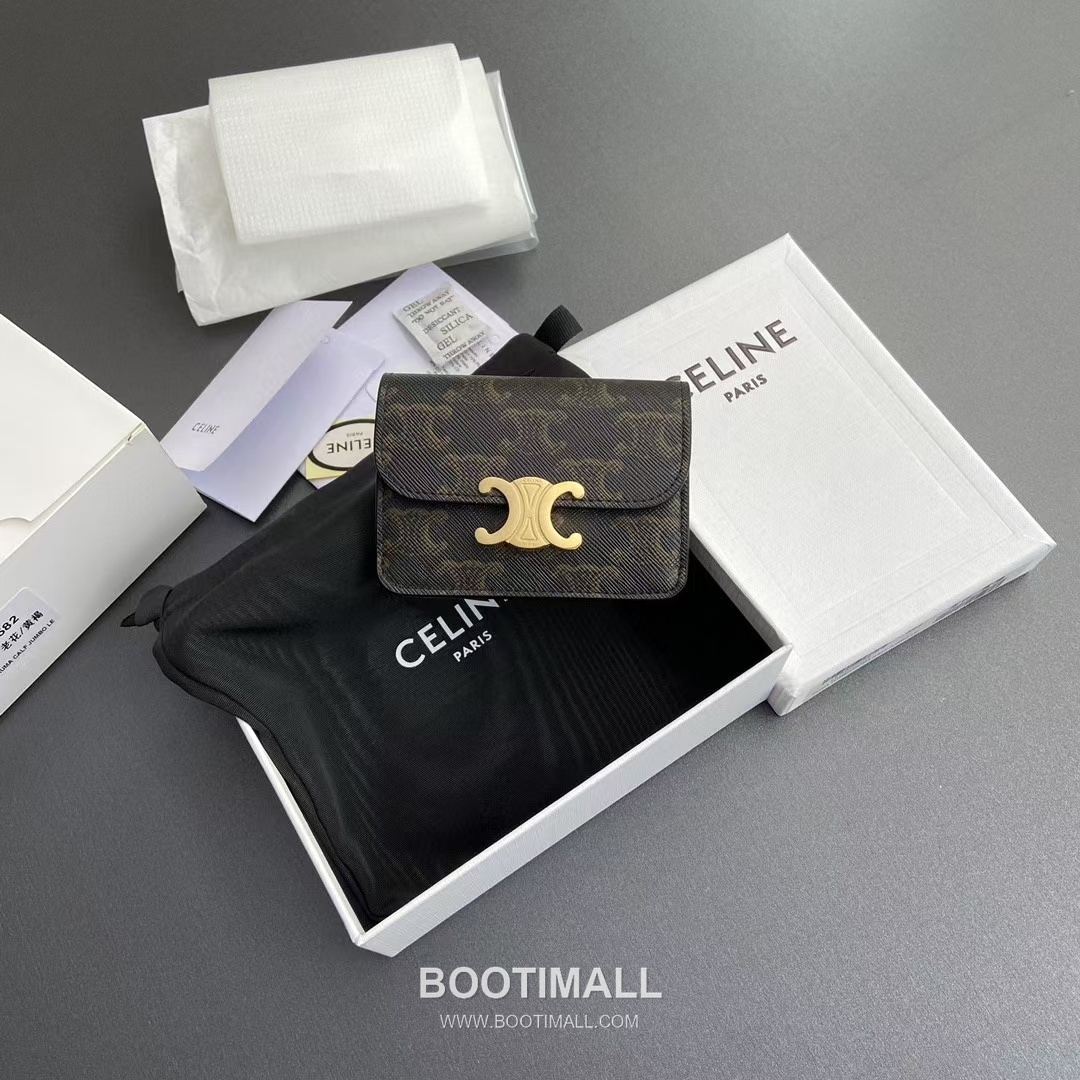 Celine Triomphe Calfskin Leather Card Holder Wallet with Flap Snap Closure Detail 셀린느 트리옹프 카프스킨 레더 플랩 스냅 클로저 카드홀더 지갑 10I582CPJ.04LU 10cm 1