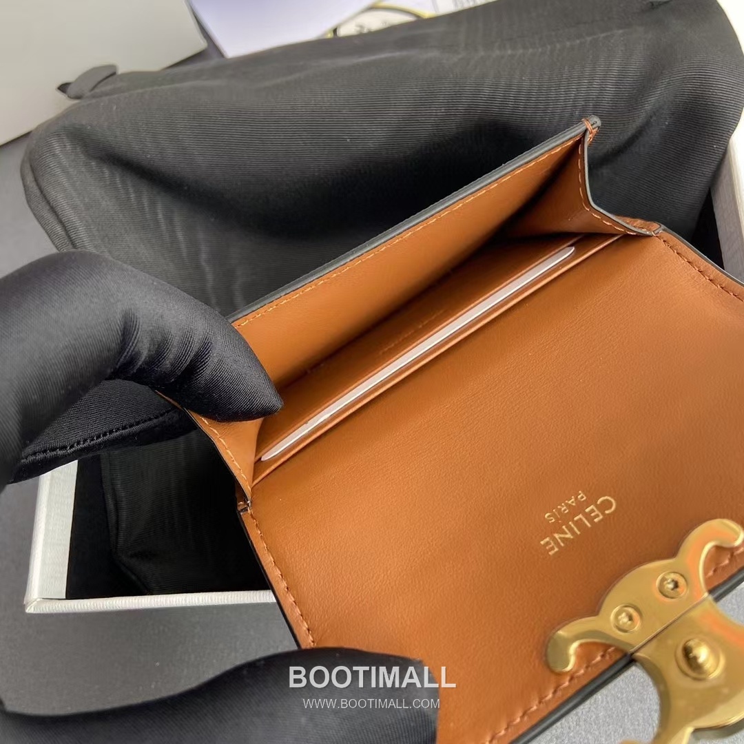 Celine Triomphe Calfskin Leather Card Holder Wallet with Flap Snap Closure Detail 셀린느 트리옹프 카프스킨 레더 플랩 스냅 클로저 카드홀더 지갑 10I582CPJ.04LU 10cm 5