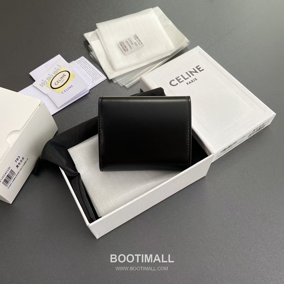 Celine Triomphe Calfskin Leather Compact Wallet with Snap Coin Pocket Detail 셀린느 트리옹프 카프스킨 레더 스냅 코인포켓 반지갑 10D782CQH.04LU783 10.5cm 2