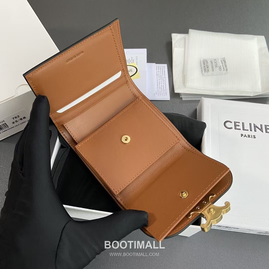 Celine Triomphe Calfskin Leather Compact Wallet with Snap Coin Pocket Detail 셀린느 트리옹프 카프스킨 레더 스냅 코인포켓 반지갑 10D782CQH.04LU783 10.5cm 6